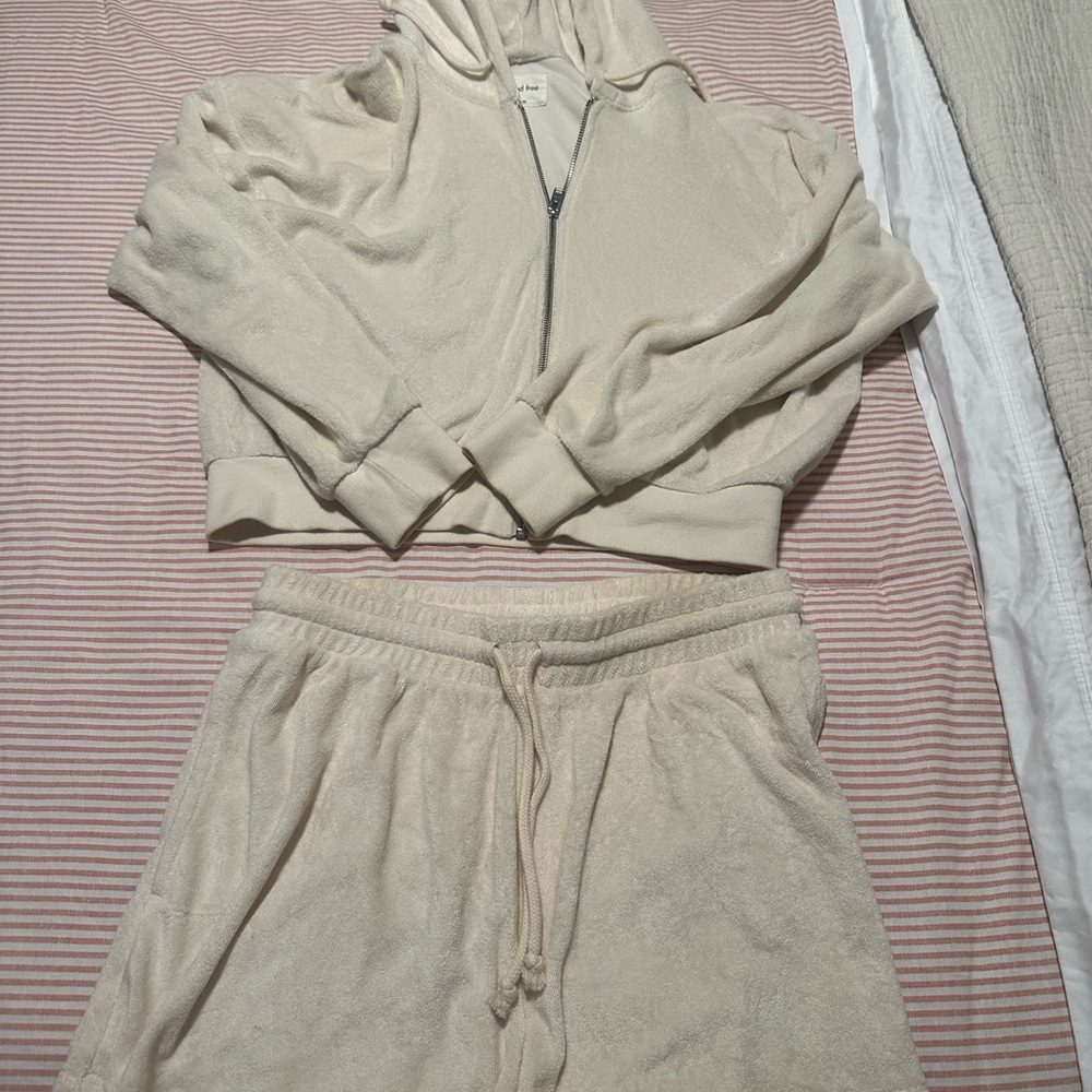 Aritzia terry cloth short and zip up sweats
